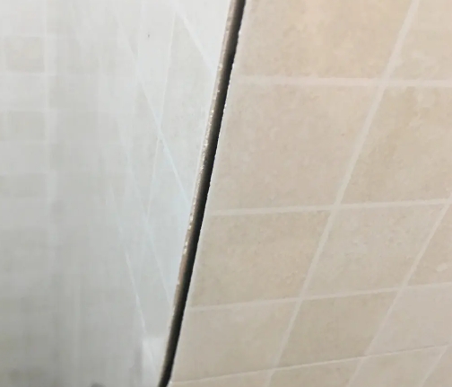 湟中瓷砖空鼓维修公司分享阳台瓷砖脱落的修复过程可以分为以下几个步骤